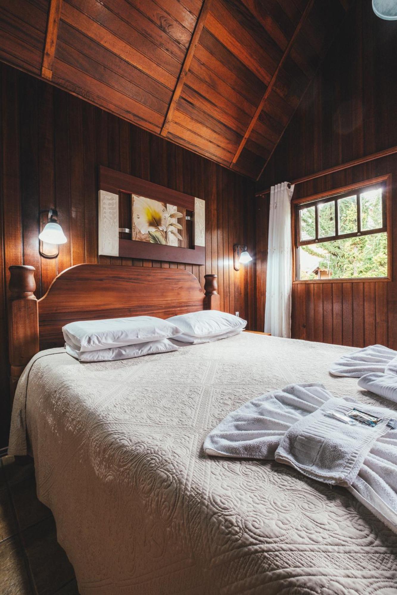 Chalet,1742979103:JPEG